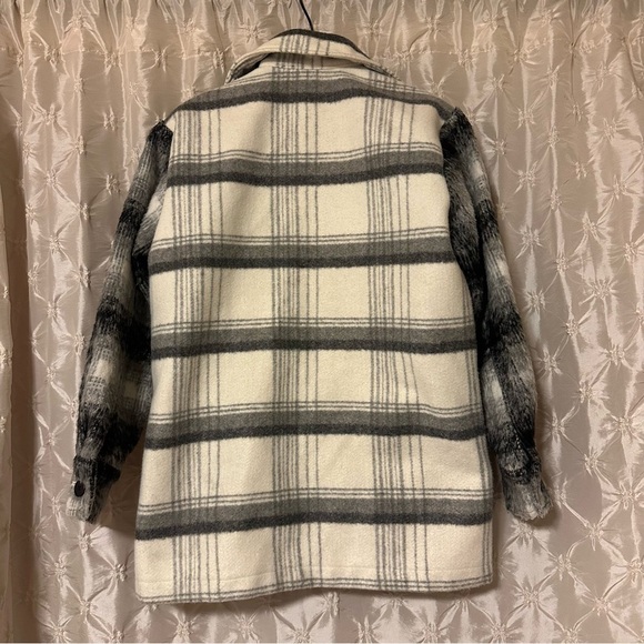 BB DAKOTA by Steve Madden Plaid Shacket Gray Combo Button Front Shirt Jacket - Picture 7 of 13